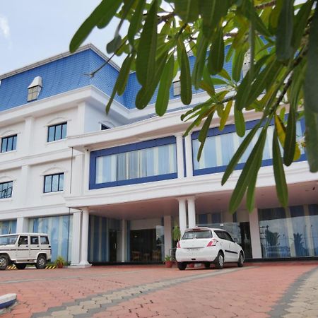 Karthika Residency Hotel Kilimanur Bagian luar foto