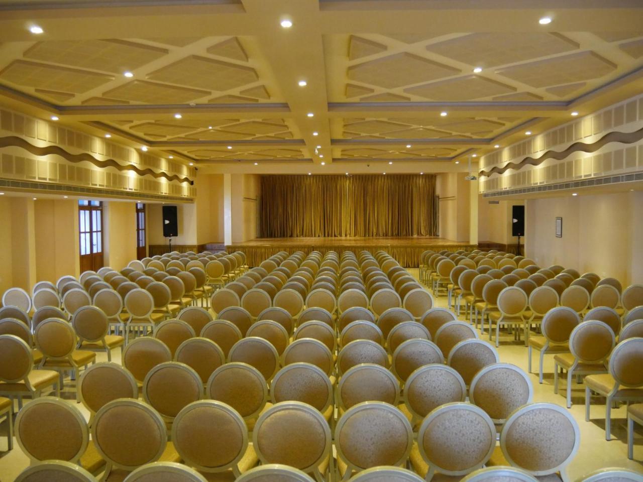 Karthika Residency Hotel Kilimanur Bagian luar foto