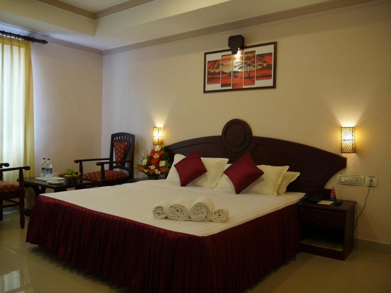 Karthika Residency Hotel Kilimanur Bagian luar foto